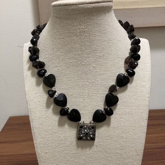 Vintage Single Strand Necklace with Black Acrylic Hearts,/Clear Crystal +Pendant - Picture 1 of 8